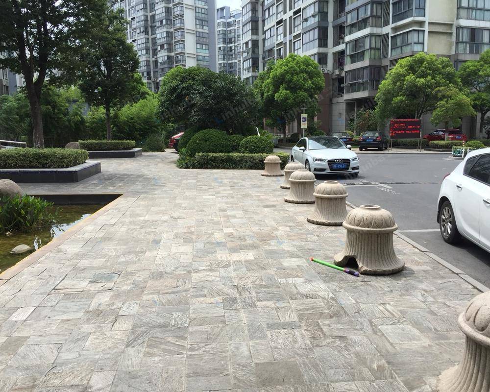 上海清水颐园 - 西门小广场