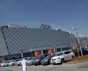 puma与阿迪达斯中间连廊