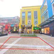 一楼麦当劳门口