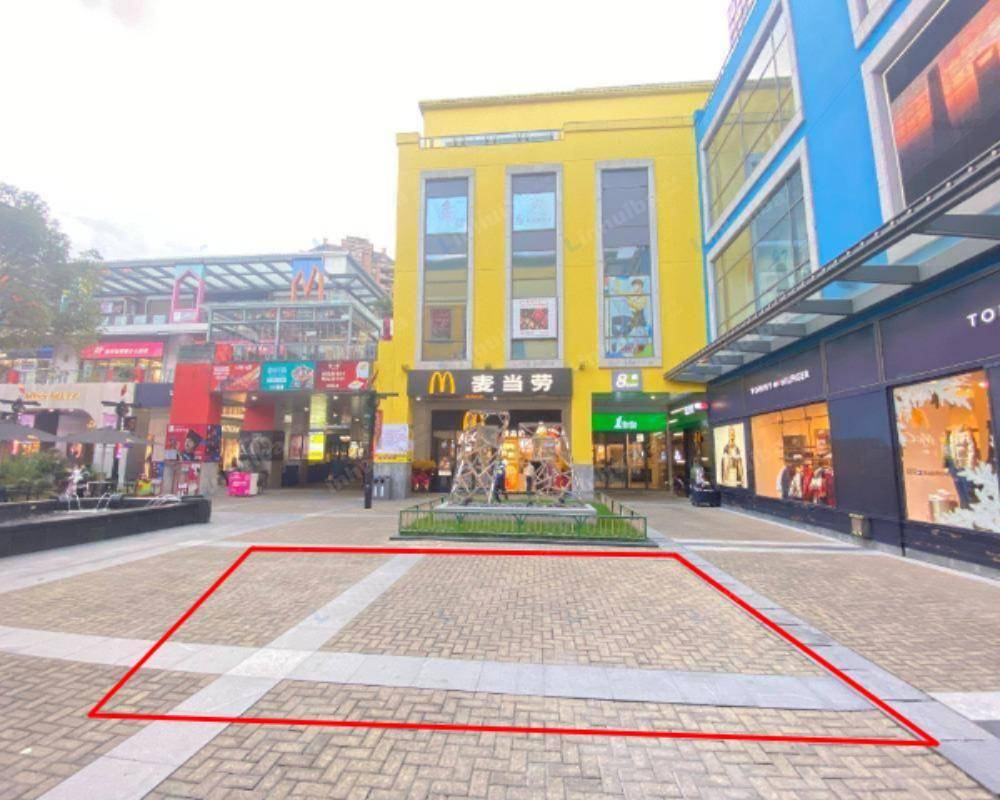 上海金桥国际商业广场 - 一楼麦当劳门口