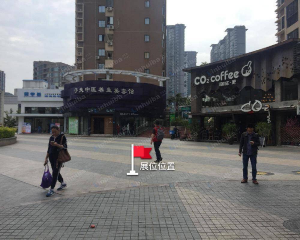 福达里 - 正门前方广场