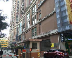 小区后广场邮箱前