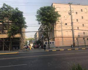 进入大门右手边