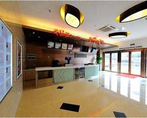 售票处旁边，电梯进口处