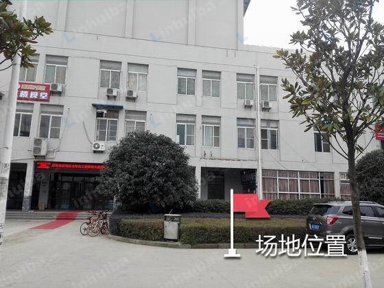 武汉传媒学院 - 凤凰园餐厅出入口两侧花坛前