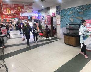 收银台前靠近销售处门口