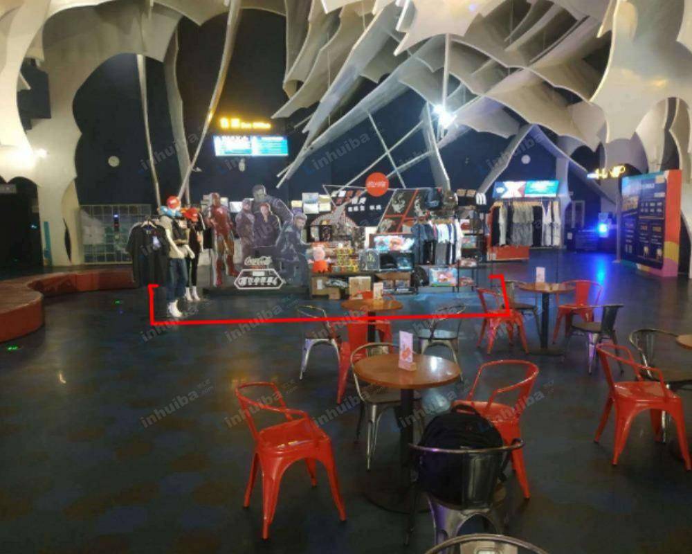 长沙万达影城梅溪湖步步高店 - 大厅中间