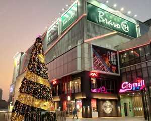 负一楼收银台边上