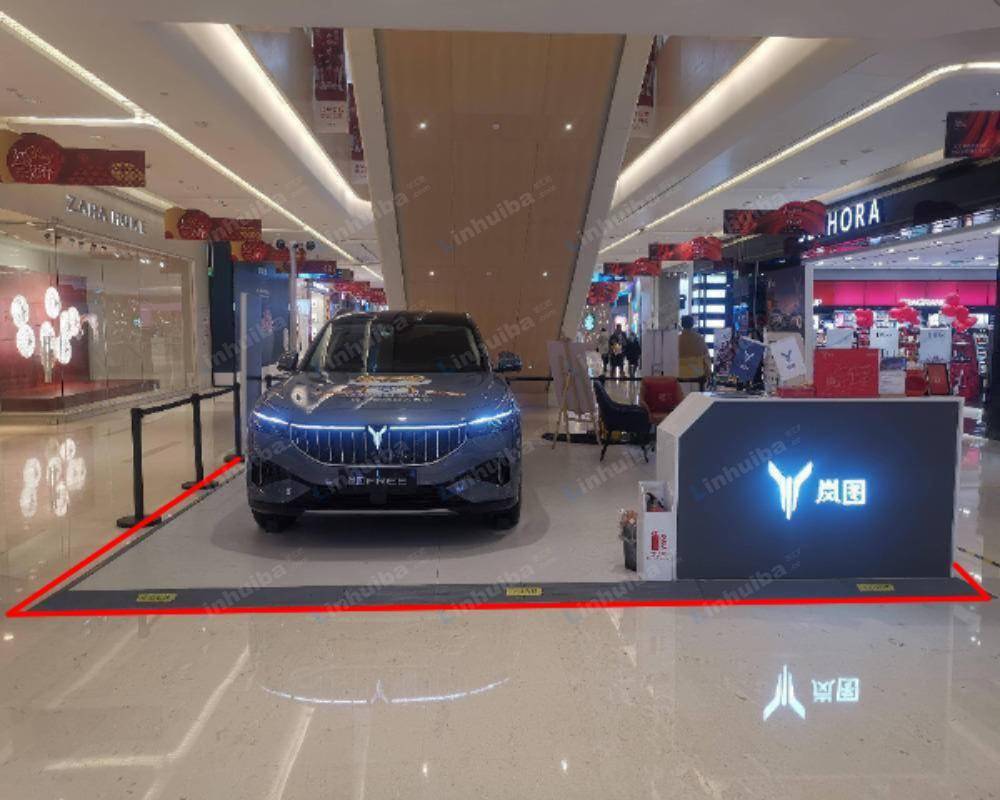 北京长楹天街购物中心 - 东区一层连廊丝芙兰店铺前
