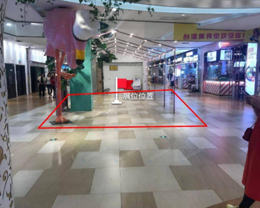长沙五一里地下商业街 - 中庭扶梯口旁