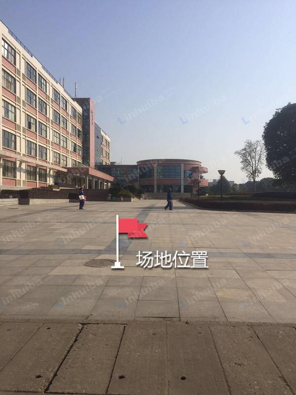 武汉纺织大学阳光校区 - 三号教学楼前广场