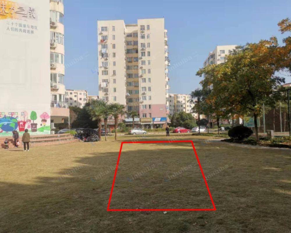 上海万科城市花园 - 网球场旁草坪