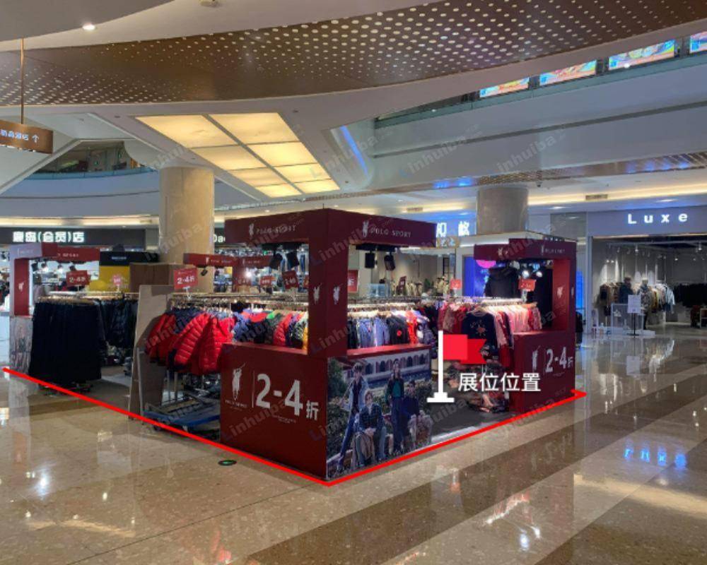 重庆财信广场 - 1楼靠近扶梯口位置