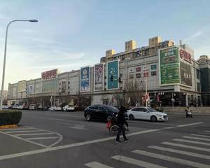 北京易事达广场孙河店 - 周大生店铺前