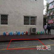 二号餐厅对面