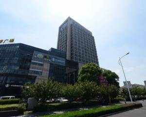 一楼大厅空地处