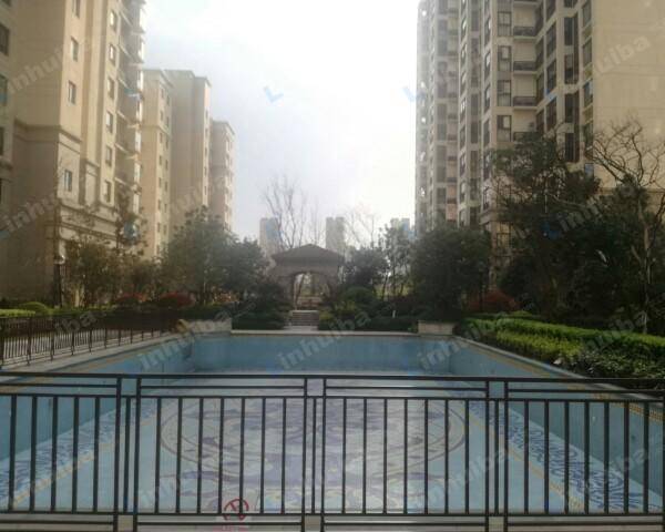 上海佳兆业壹号 - 快递柜旁边