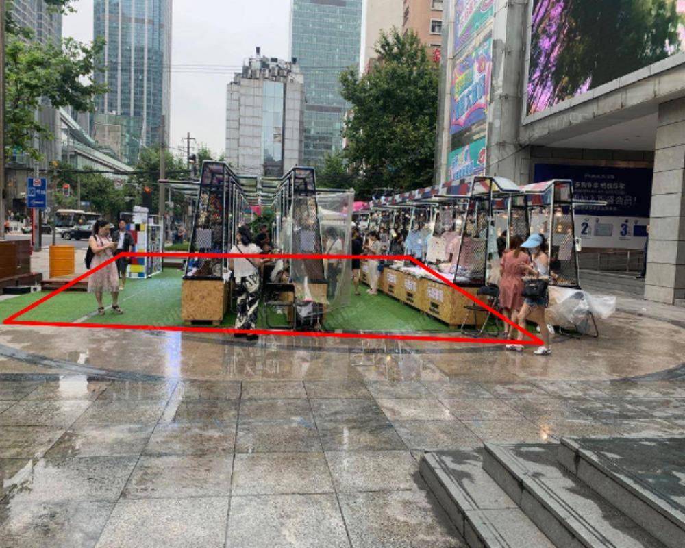 上海淮海百盛 - 外广场