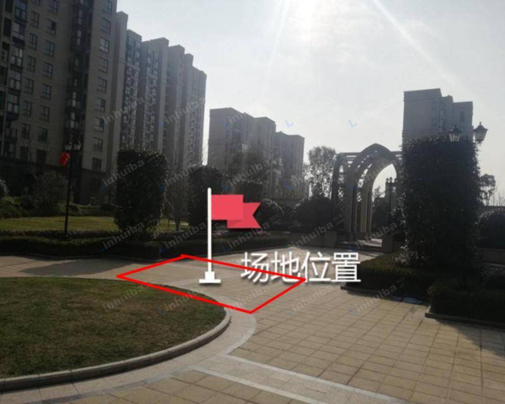上海溪岸澜庭 - 东门口和中心广场