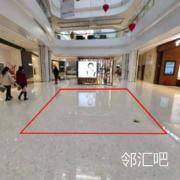 一层周大福对面