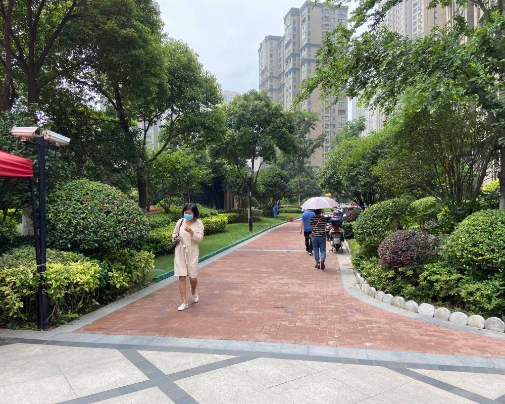 上海合景叠翠峰一期二期 - 中心广场