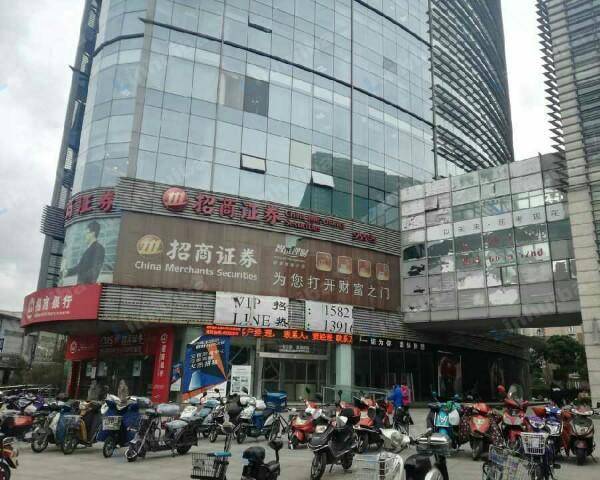 安信财富中心 - 大厅左侧和入口处