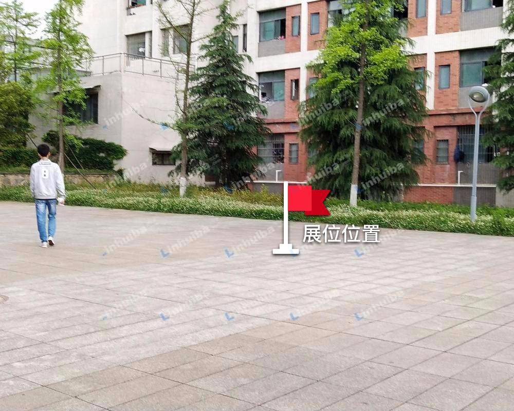 贵州民族大学 - 食堂门口