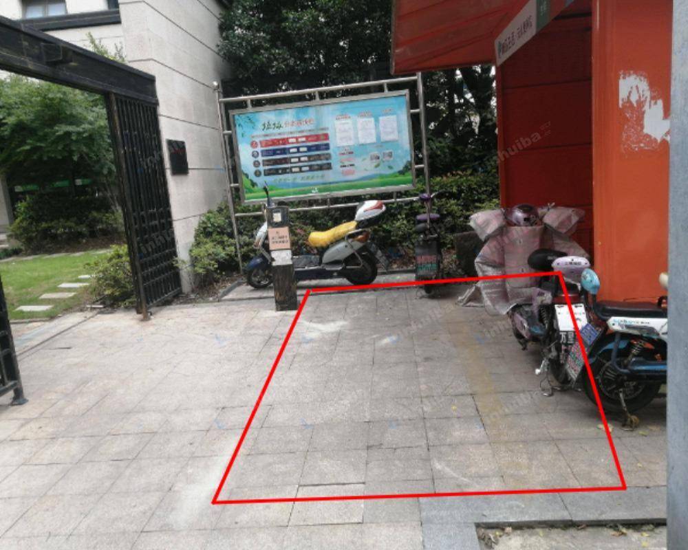 上海新城金郡二期 - 门口