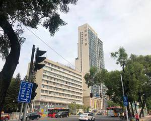 广州洪都大厦 - B栋公寓门前