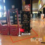 直梯口对面
