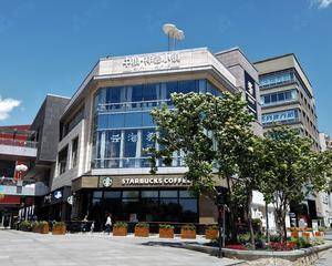 北区7号楼一层舞台前