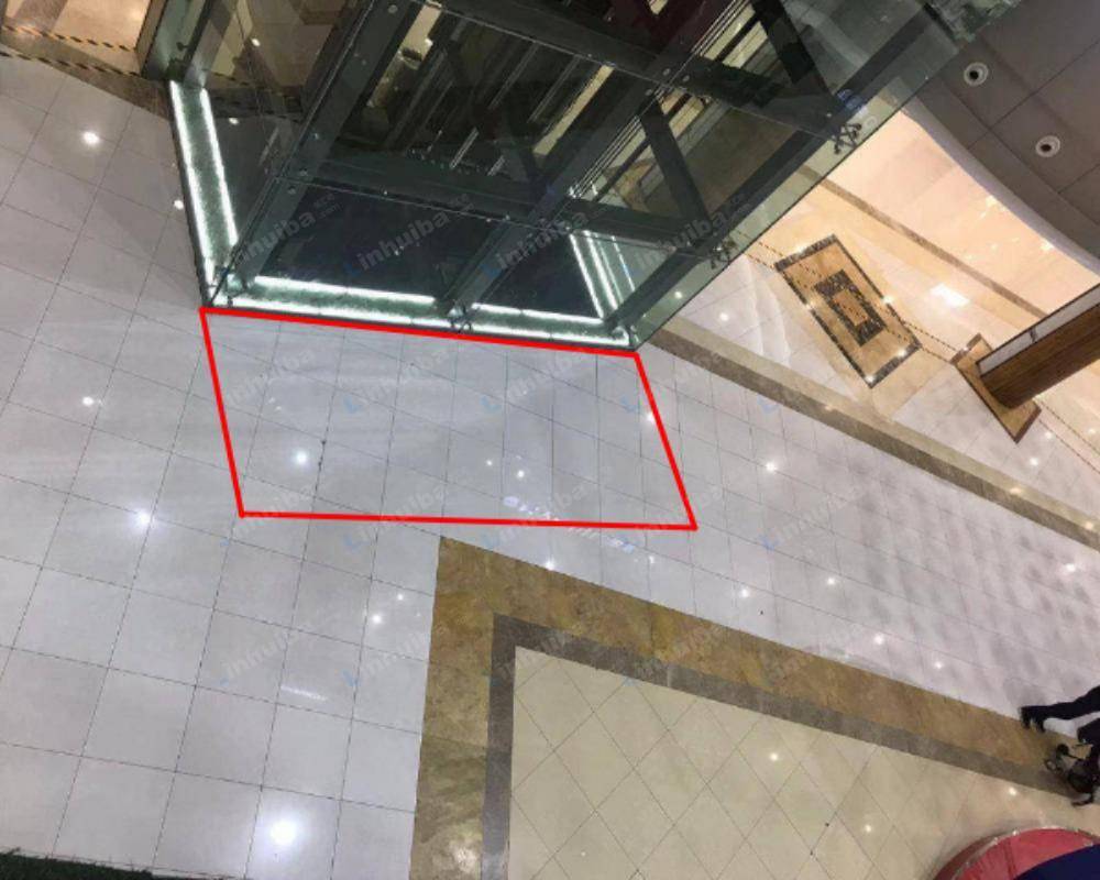 青岛宝龙广场即墨店 - 一楼中庭天井直梯旁