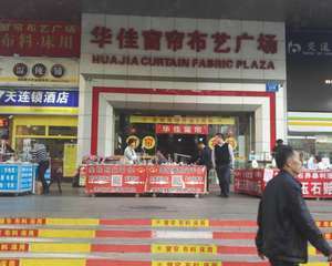 一楼大门口外广场