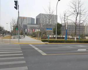 B1层大米先生餐饮店旁边