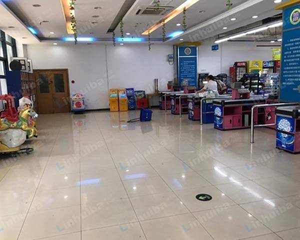 千客隆购物中心（延安路店） - 收银台附近摇摇车旁边