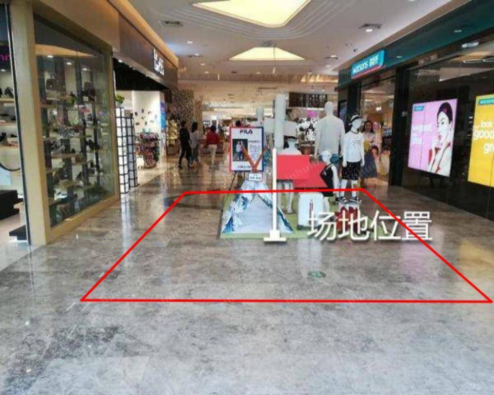 成都优品道商业广场 - 一层3号门连廊