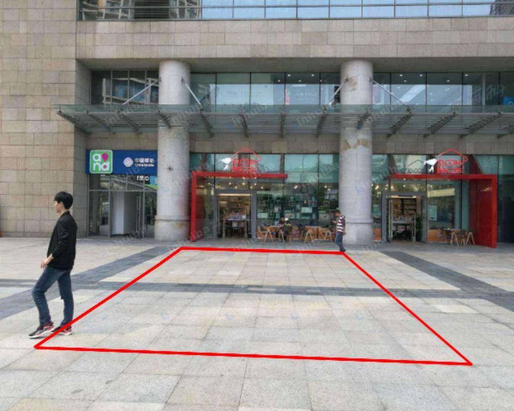 重庆龙湖西城天街购物广场 - 1号门外广场