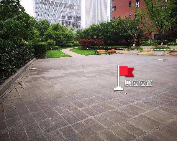 南京朗诗国际街区 - 5栋旁