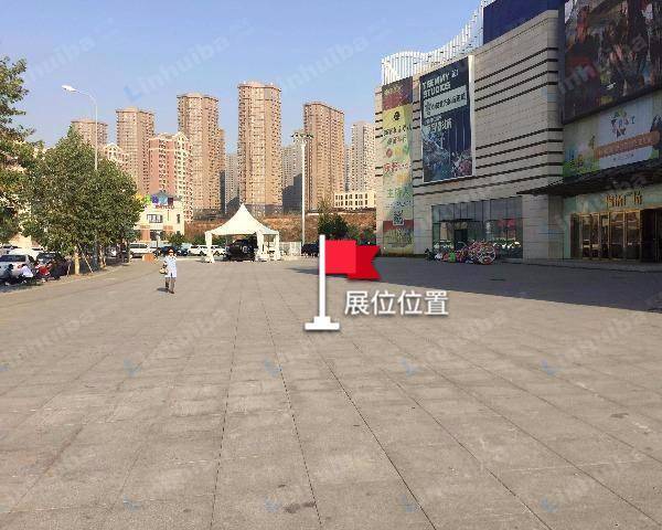大连瑞沃广场 - 正门外广场