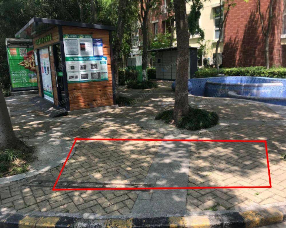 上海圣琼斯湾 - 西门公告栏旁空地