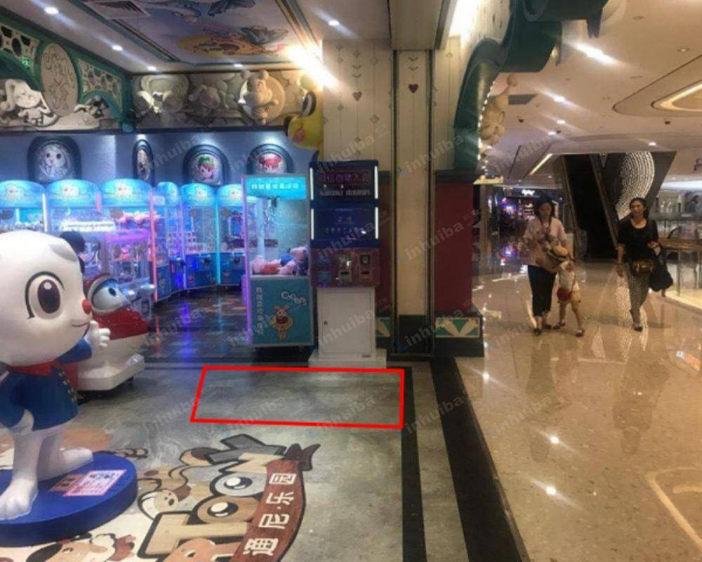 上海卡通尼乐园爱琴海店 - 正门左侧