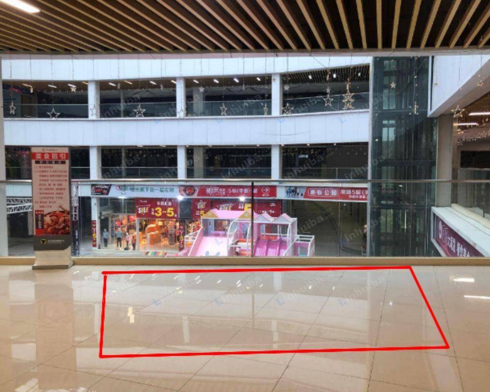 东莞虎门国际购物中心 - 二层扶梯口旁