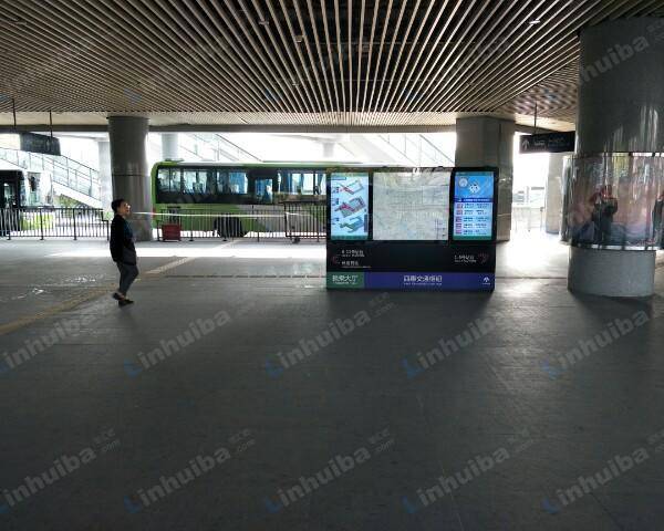 北京四惠交通枢纽公交车站 - 北出口电子屏前侧位置