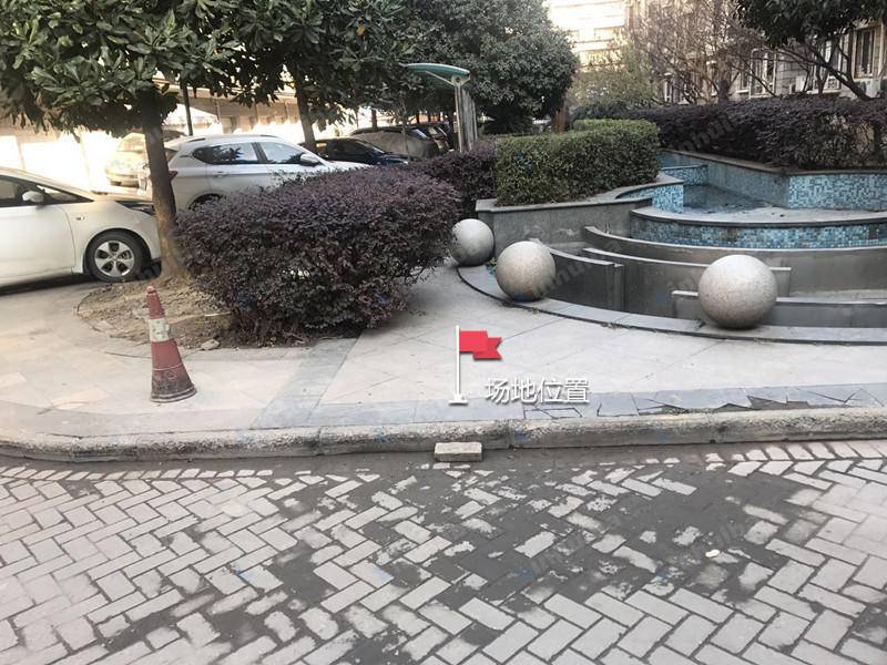 阳光新苑 - 喷泉前空地