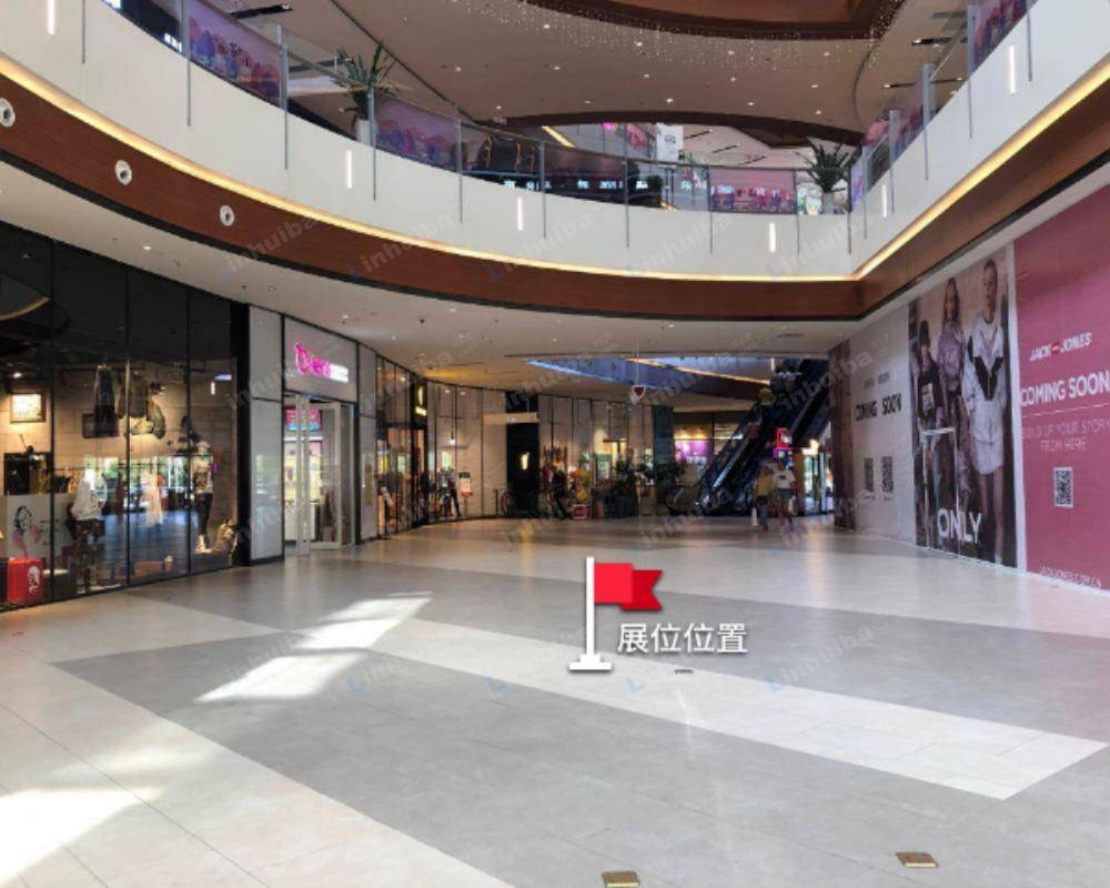 天津印象城购物中心梅江店 - 中庭前方走廊空地
