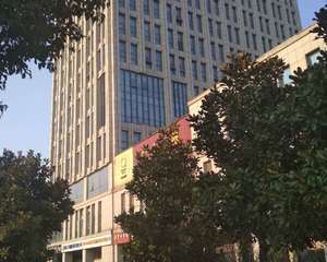 苏州万宝商业广场 - 前台正对面休息区旁