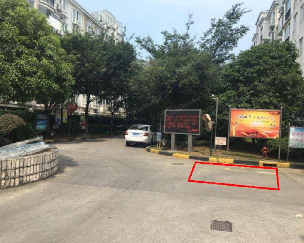 上海汇佳新苑 - 西门内空地