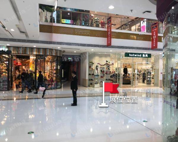 大连万达广场甘井子店 - 一层1号门与2号门之间