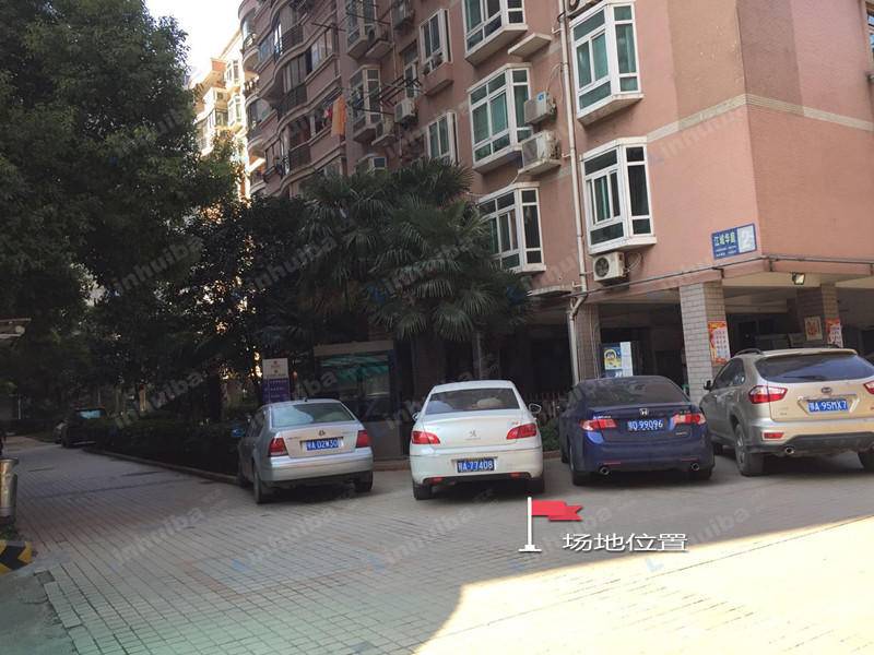 江城华庭 - 靠近门口保安亭