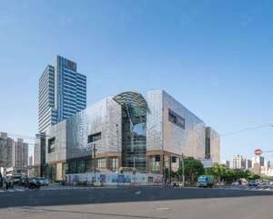 B2中庭靠近地铁